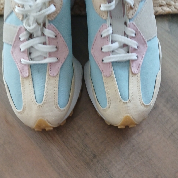 New Balance Women's Pink, Blue, and Tan Sneakers - Picture 8 of 8